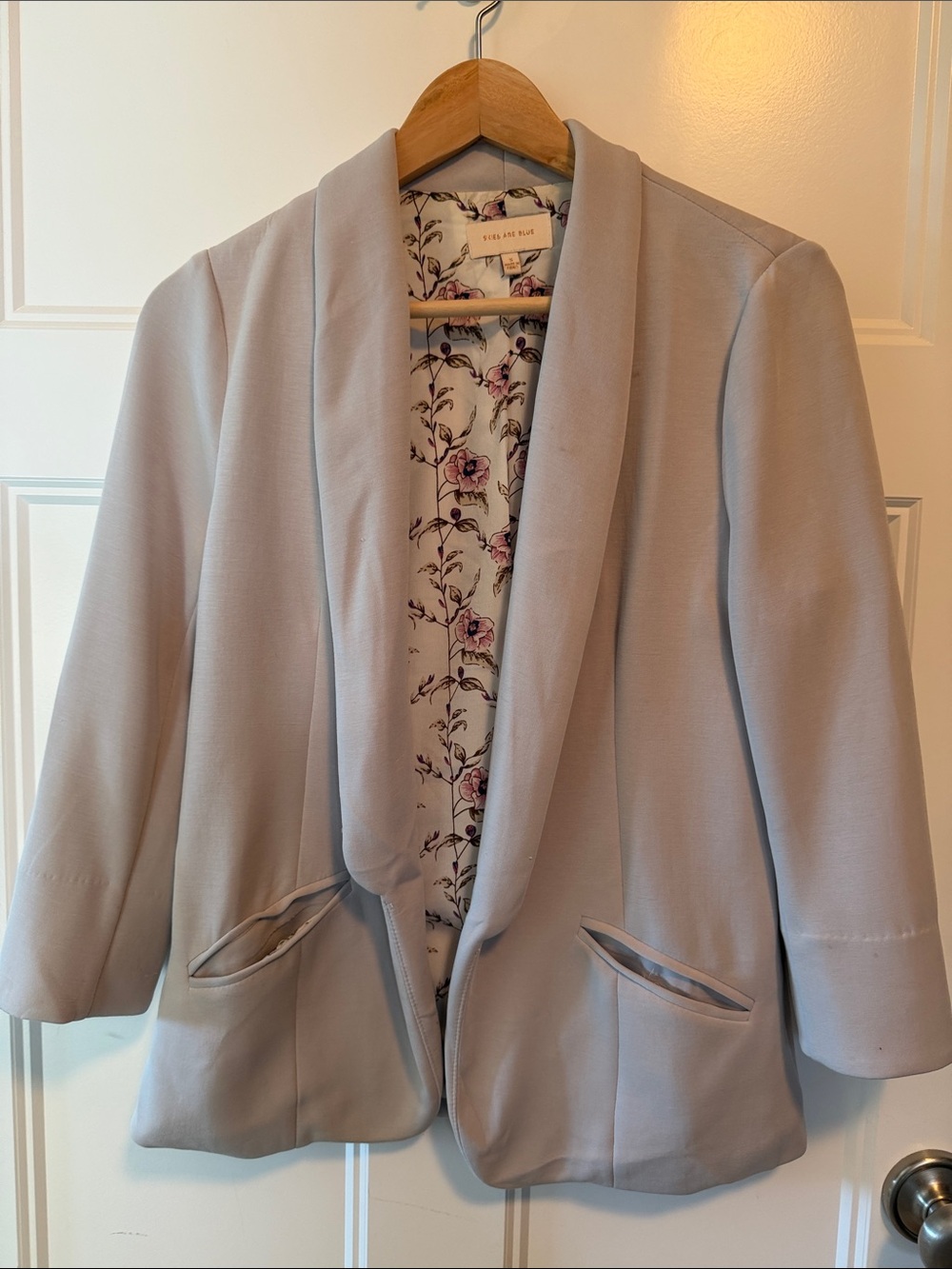 Skies Are Blue Pale Gray Open-Front Blazer with Floral Lining